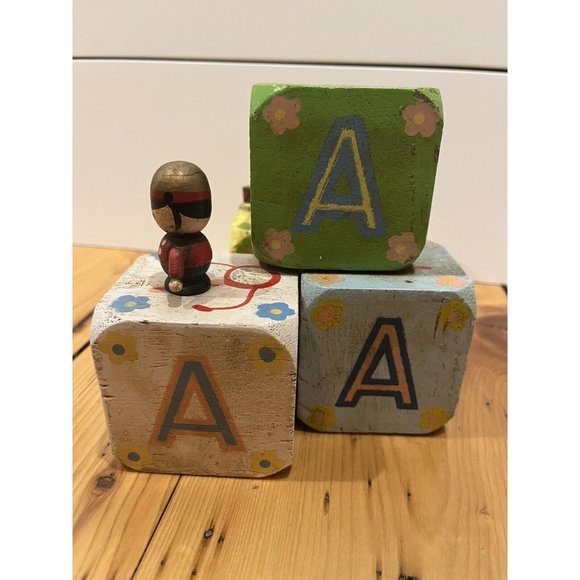 RARE WORKING Enesco Alphabet Blocks Wooden Music Box.Painted Toy Soldier,Drummer - Picture 7 of 10